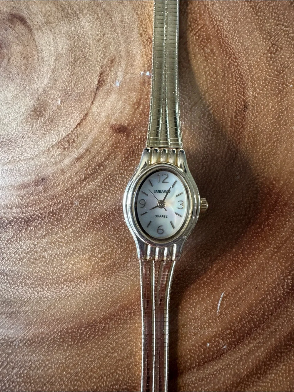 Bass Gold-tone Women's Quartz Stretch Bracelet Watch with Mother-of-Pearl Dial